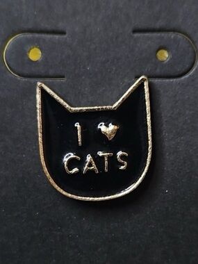 Black Cat-Shaped Enamel Pin - I ♥ Cats